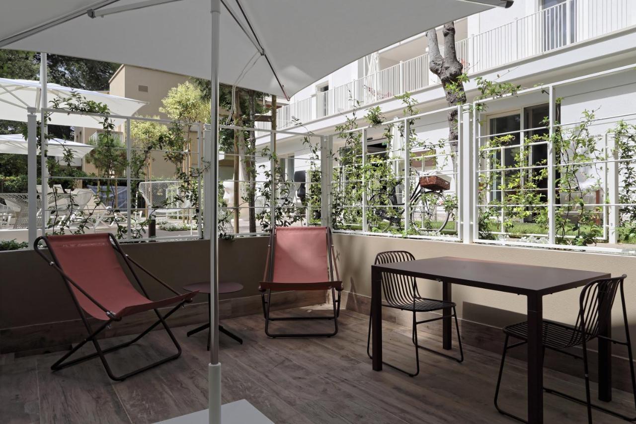 Elegance Riccione Aparthotel Exterior photo