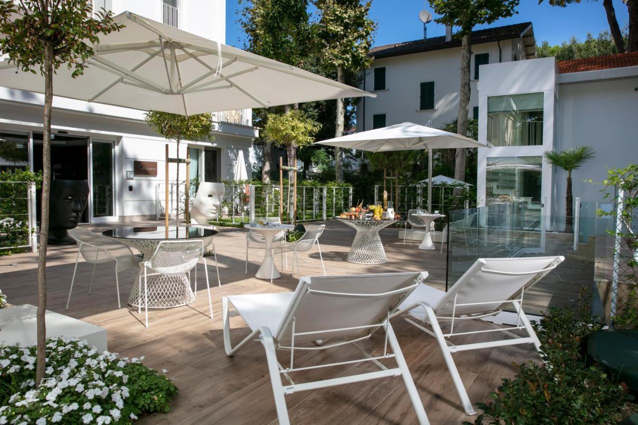 Elegance Riccione Aparthotel Exterior photo
