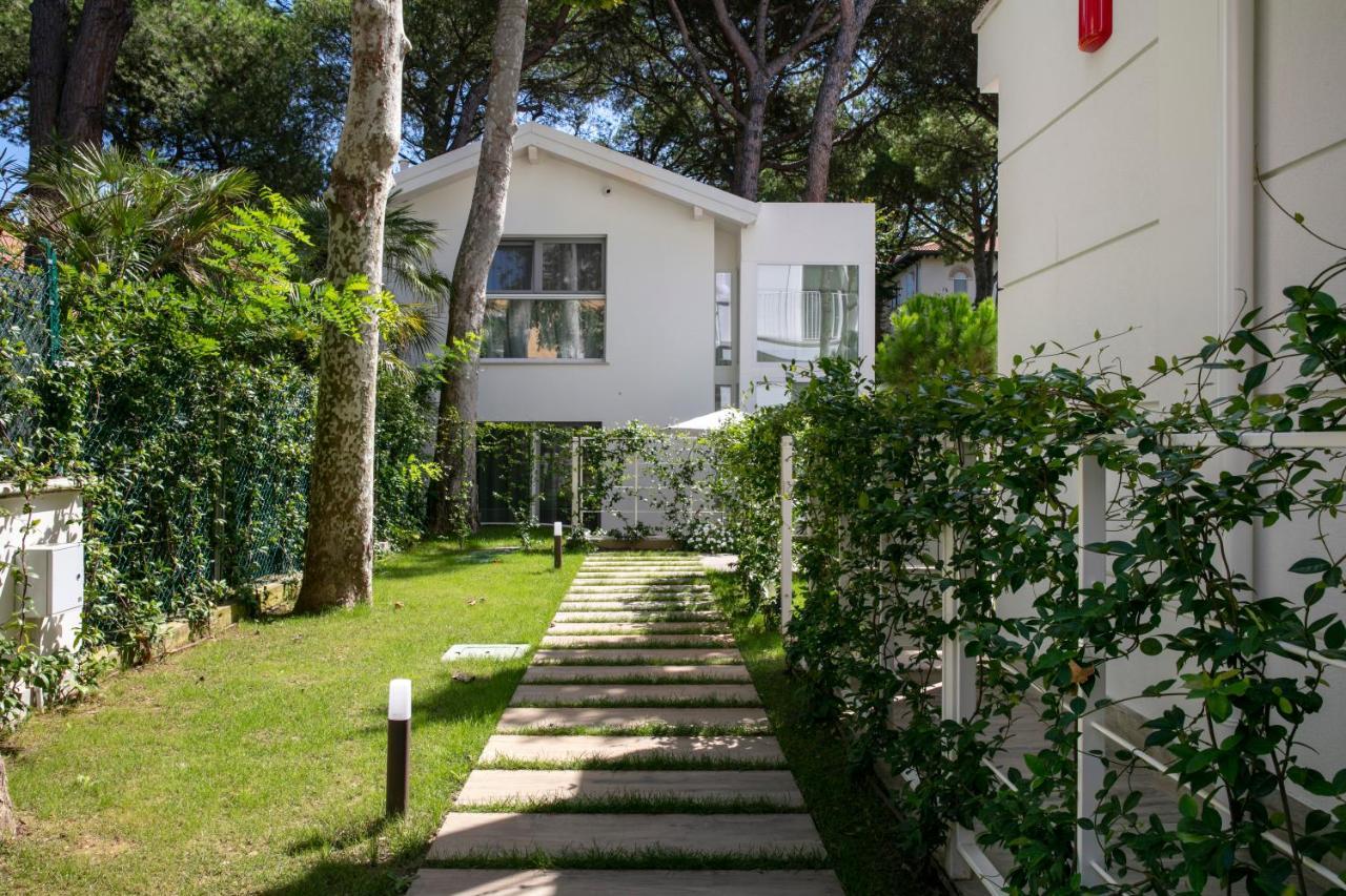 Elegance Riccione Aparthotel Exterior photo