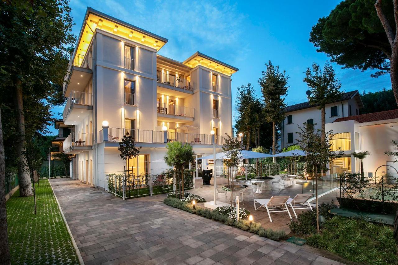 Elegance Riccione Aparthotel Exterior photo