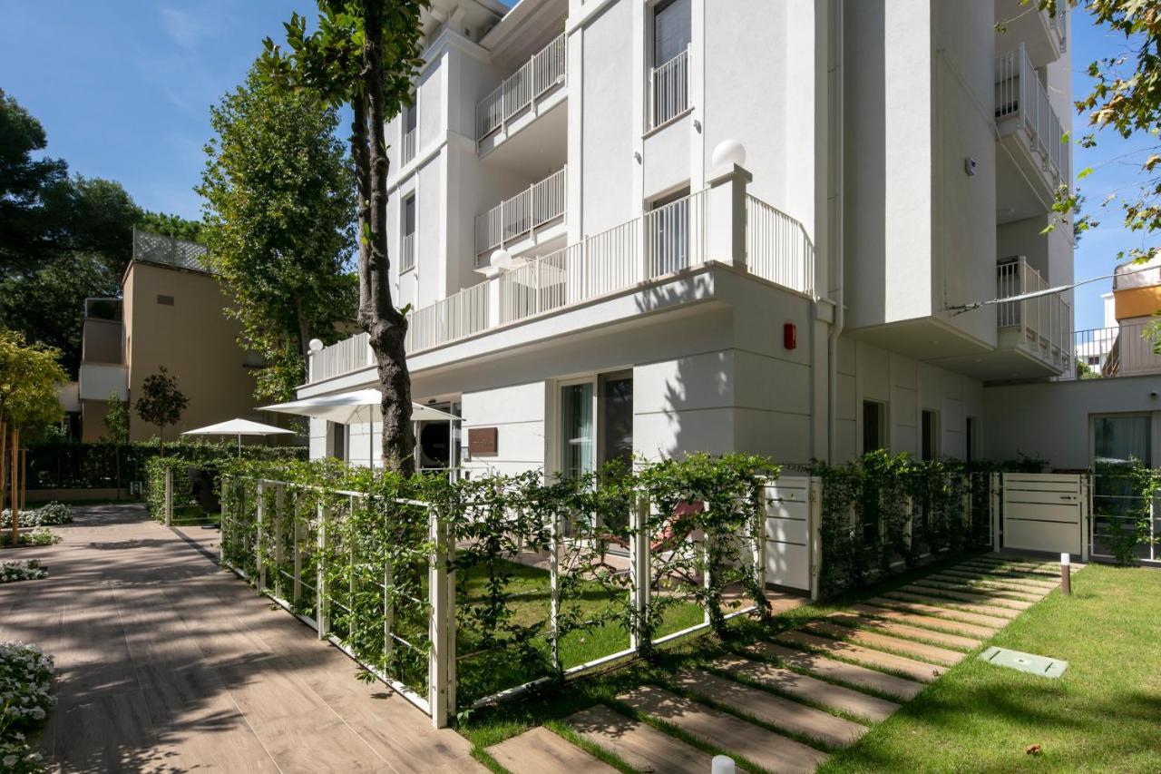 Elegance Riccione Aparthotel Exterior photo