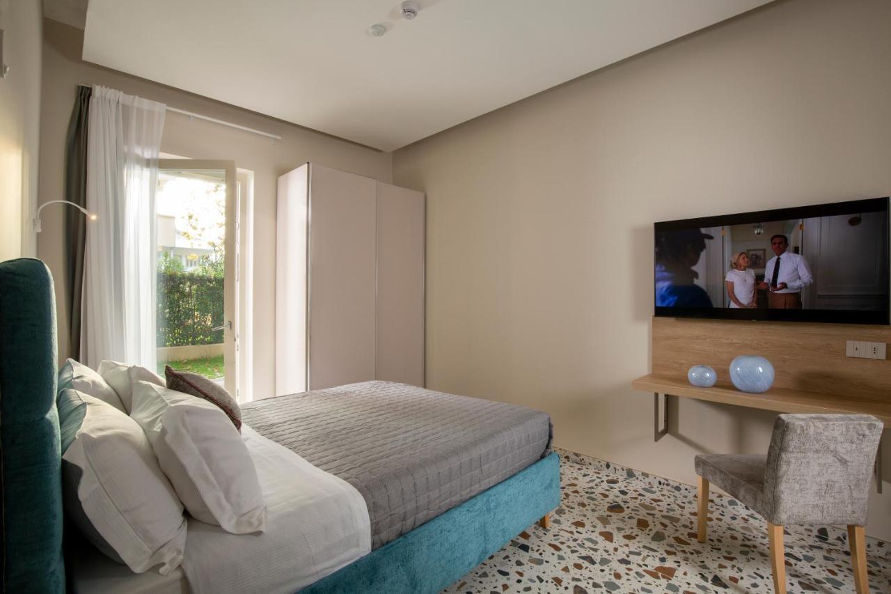 Elegance Riccione Aparthotel Exterior photo